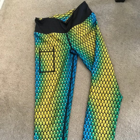 INKnBURN Pants - Women's Size 2 INKnBURN Serpent Capris